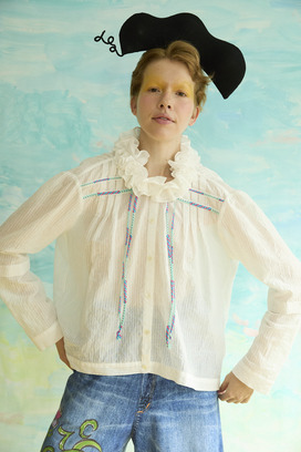 15.Shadow border blouse