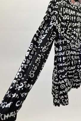 TC WORD PRINT LONG SLEEVES T-SHIRT 詳細画像