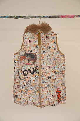 MANY FUNNY CATS DOWN LONG VEST 詳細画像