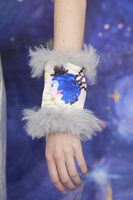 99.Space walk fur Armcover 詳細画像